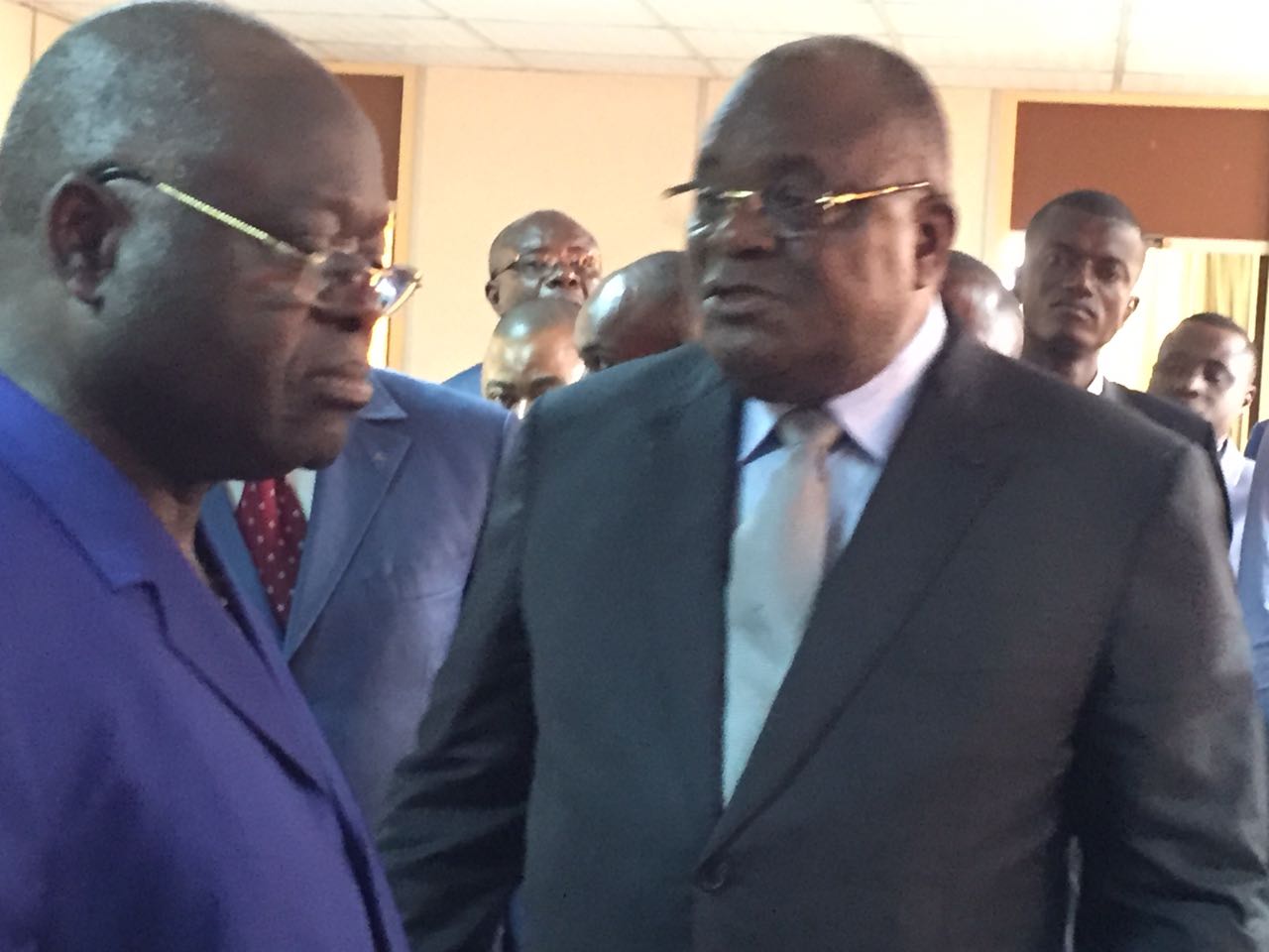 Tête à tête entre le DG des Douanes Alfred Onanga(à gauche) et le Ministre des Finances Calixte Nganongo